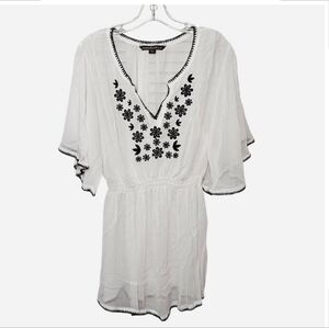 White and black embroidered floral cover up Women's Plus Size 1X NEW